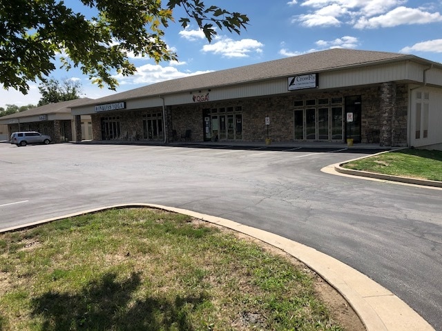 More Photos Of 5106 NW Waukomis Dr, Kansas City Storefront Retail Office For Lease