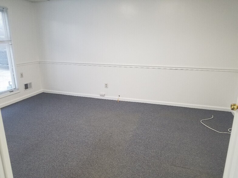 More Photos Of 375 N Main St, Williamstown Medical For Lease