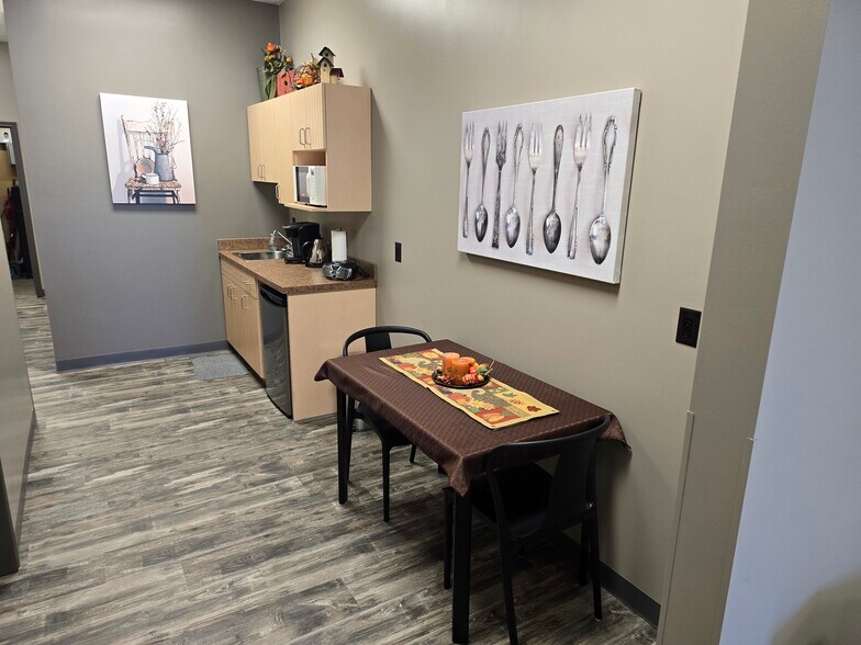 More Photos Of 5108 52 St, Red Deer Storefront Retail Office For Sale