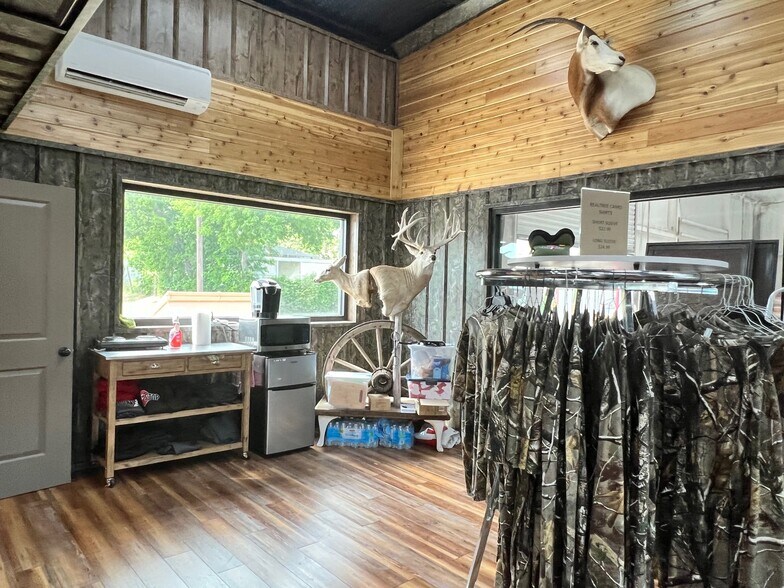 More Photos Of 401 E Central Ave, Comanche Storefront For Sale