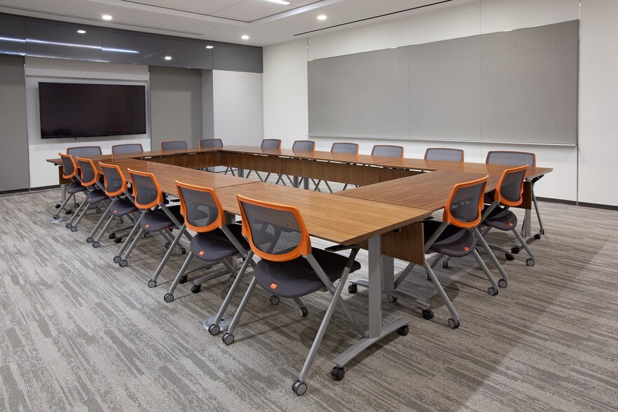 More Photos Of 1400 Crystal Dr, Arlington Office For Lease