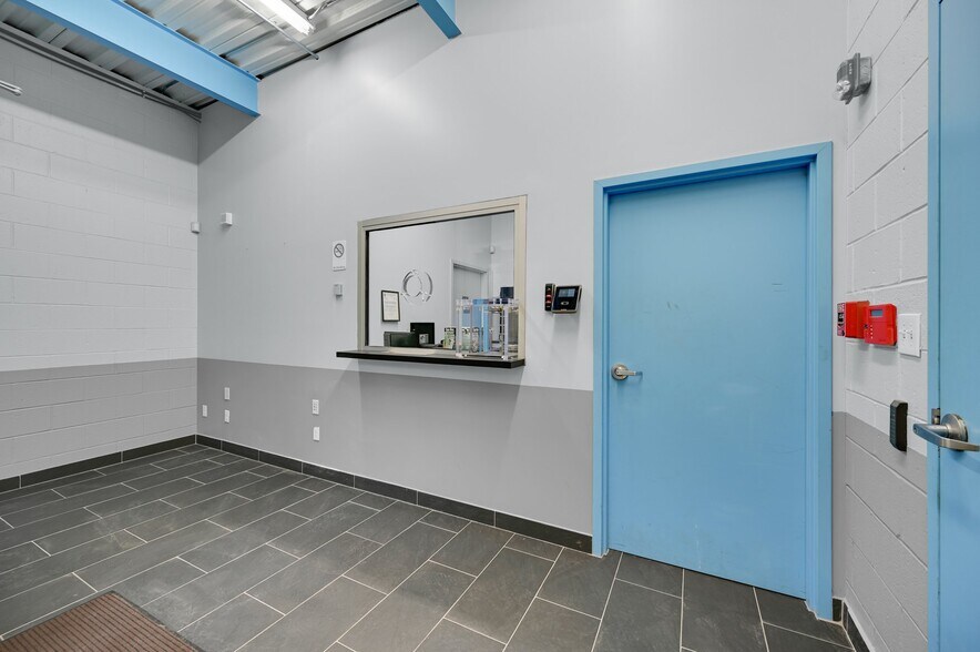 More Photos Of 170-172 Spring St, Newton Office For Sale