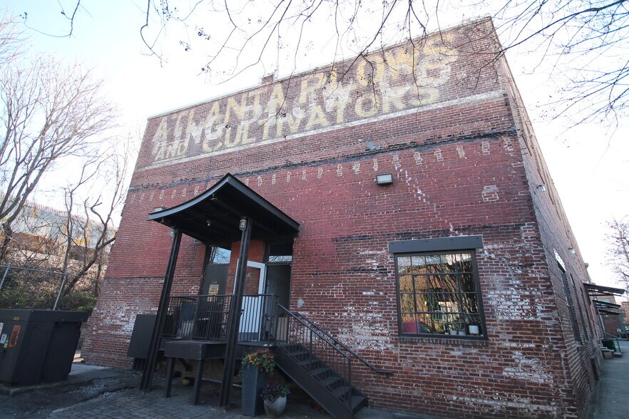 More Photos Of 887 W Marietta St NW, Atlanta Loft Creative Space For Lease