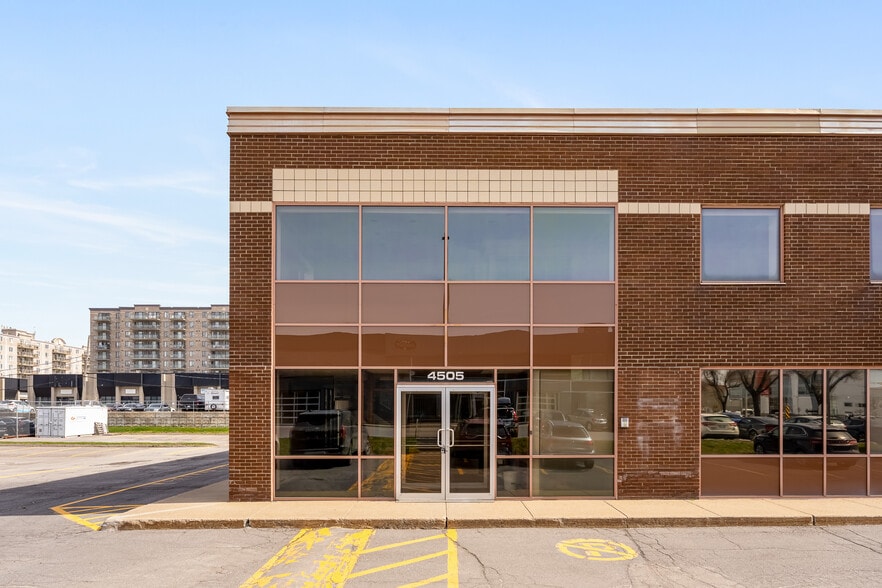 More Photos Of 4505 Boul Métropolitain E, Montréal Office For Sale