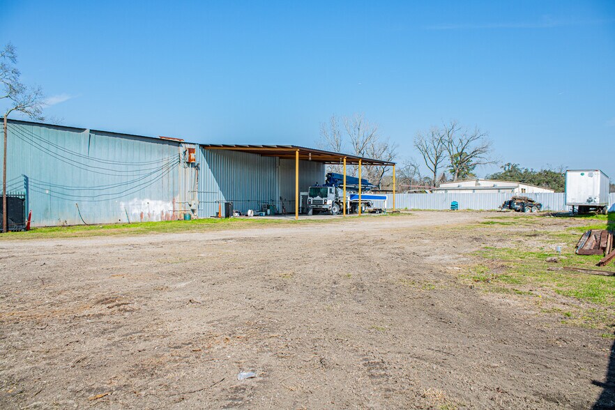 More Photos Of 2513 Vaughn St, Houston Industrial For Sale
