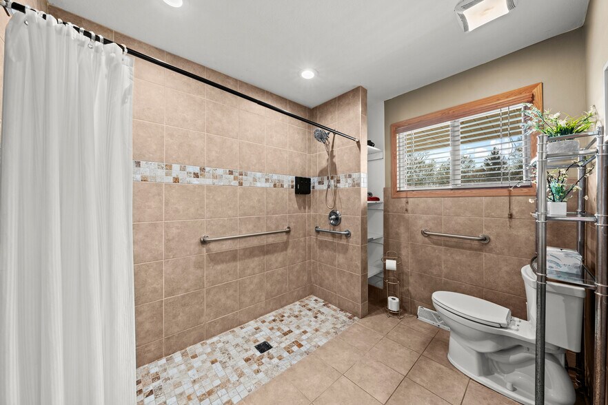 More Photos Of 327 S Miller Rd, Fairlawn Assisted Living For Sale