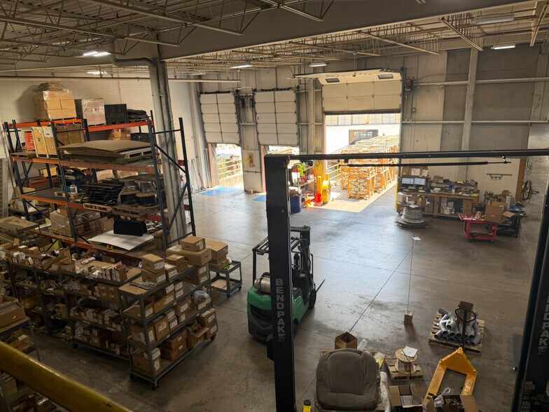 More Photos Of 4901 Prime Pky, McHenry Warehouse For Sale
