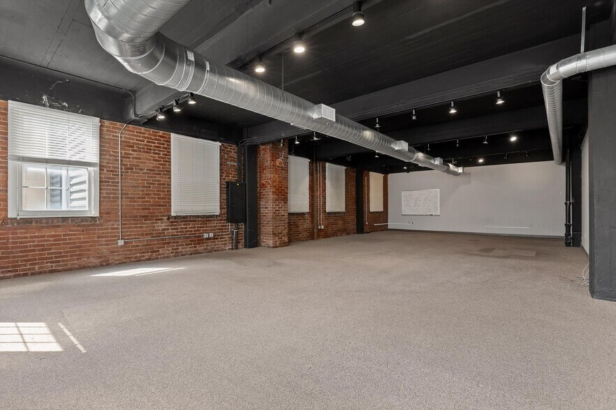 More Photos Of 407 Broad St, Chattanooga General Retail For Lease