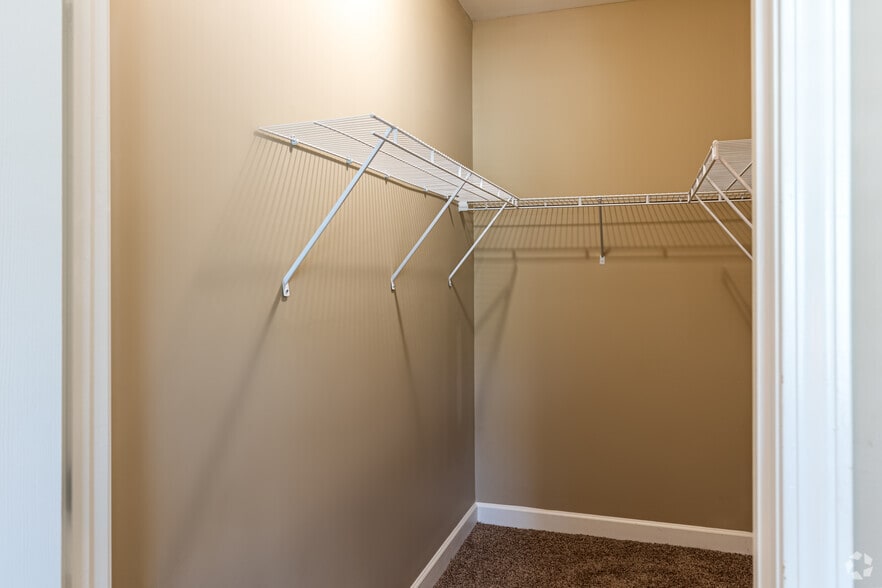 More Photos Of 13350 S Greenwood St, Olathe Apartments For Sale