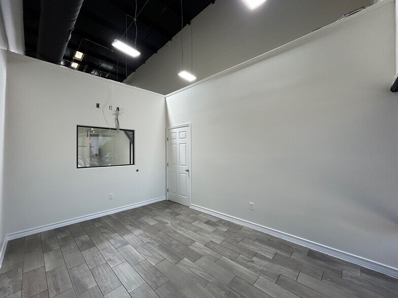 More Photos Of 8218 Casa Verde Rd, Laredo Storefront Retail Office For Lease