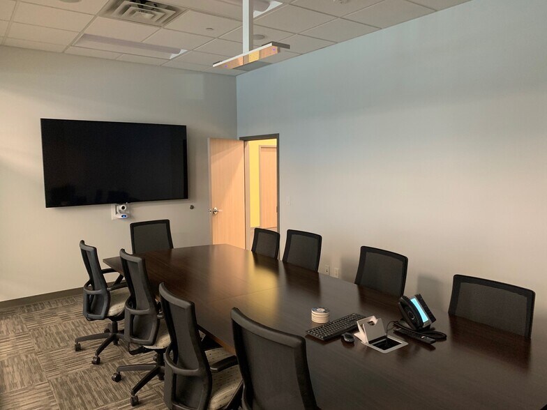 More Photos Of 7600-7650 Golden Triangle Dr, Eden Prairie Research And Development For Lease