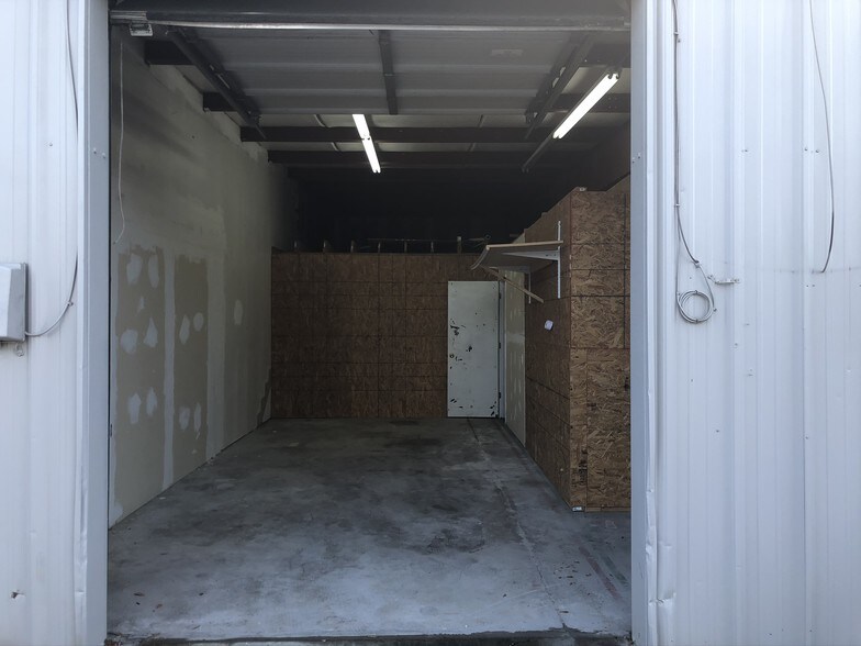 More Photos Of 760 Travelers Blvd, Summerville Flex For Lease