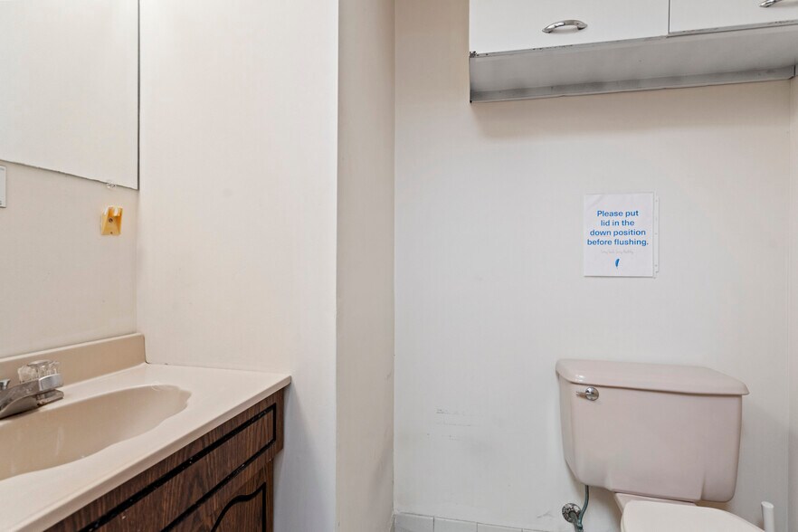 More Photos Of 230 Hilton Ave, Hempstead Office For Sale