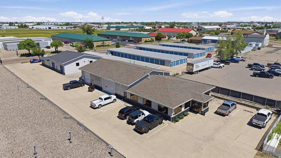 More Photos Of 2942 S Fiechtnet Dr, Fargo Warehouse For Sale