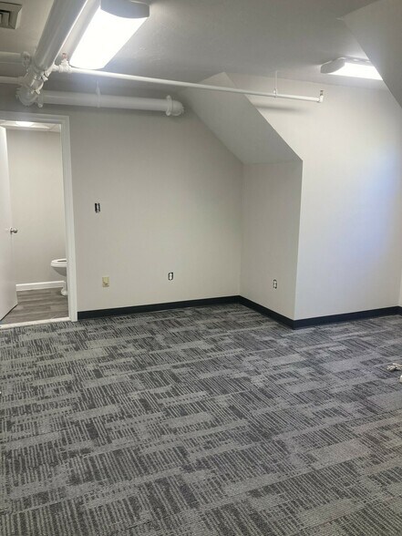More Photos Of 46 Columbia Rd, Pembroke Unknown For Lease