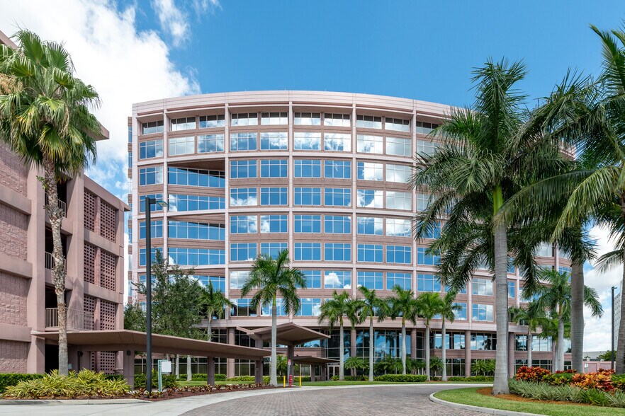 More Photos Of 5200 Waterford District Dr, Miami Unknown For Lease