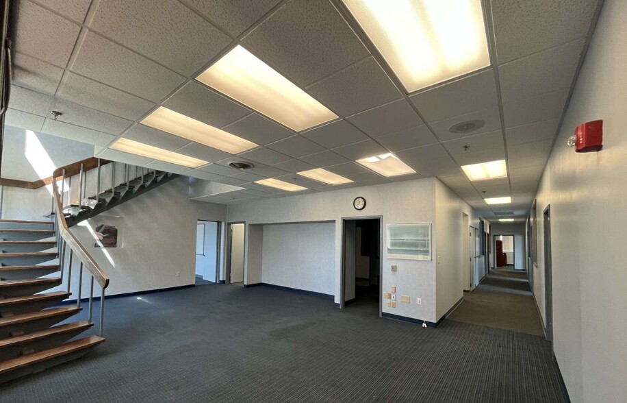 More Photos Of 128 Old Brickyard Ln, Berlin Manufacturing For Lease