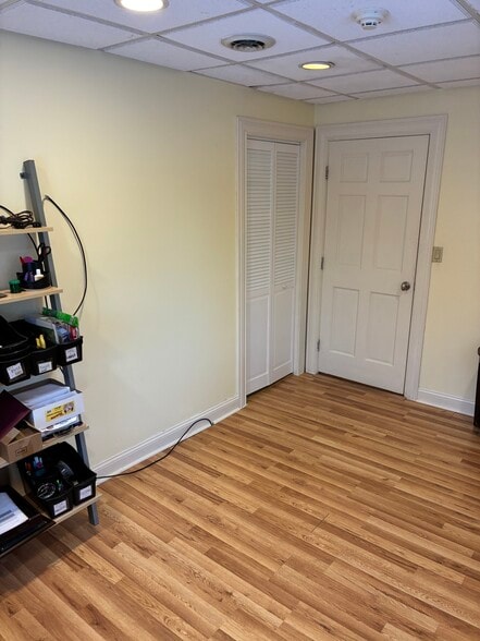 More Photos Of 1011 Hoosick Rd, Troy Storefront Retail Residential For Sale