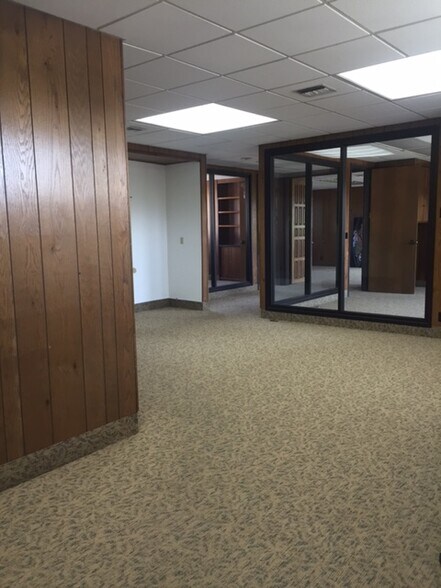 More Photos Of 1819 W Olive Ave, Burbank Office For Lease