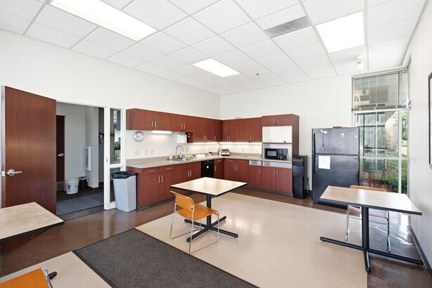 More Photos Of 1335 Industrial Blvd, Minneapolis Office For Sale