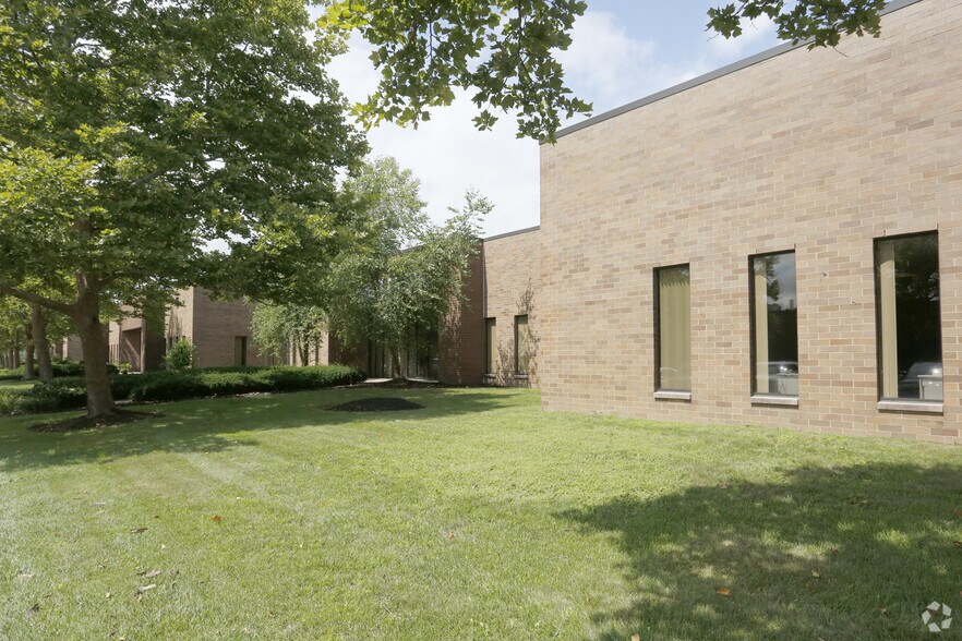 More Photos Of 16 Chapin Rd, Pine Brook Showroom For Lease