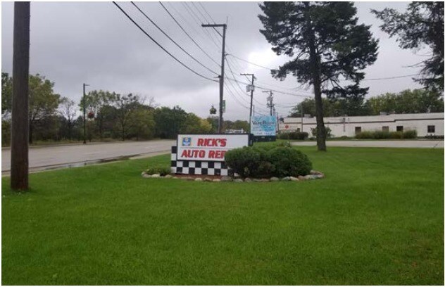 More Photos Of 528 N Milwaukee Ave, Wheeling Auto Repair For Sale