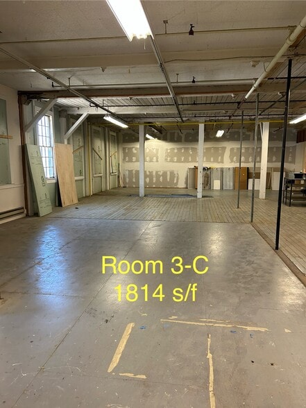 More Photos Of 30 Echo Lake Rd, Watertown Warehouse For Lease