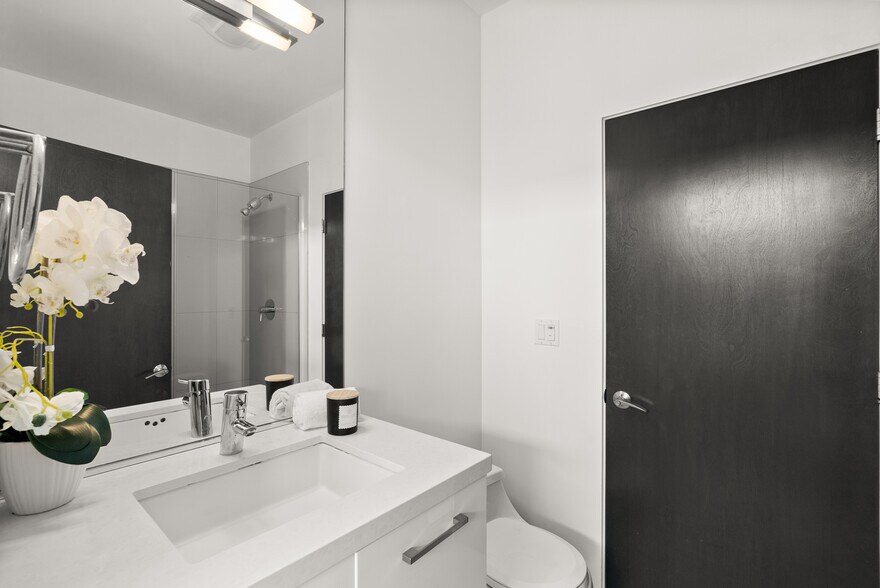 More Photos Of 930-932 Manhattan Beach Blvd, Manhattan Beach Office Residential For Sale