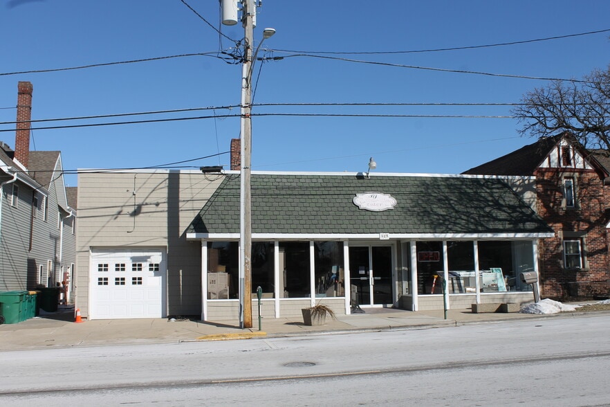 Primary Photo Of 325 W Elm St, Sycamore General Retail For Sale