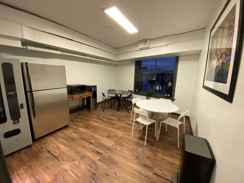 More Photos Of 31 W Downer Pl, Aurora Office For Lease