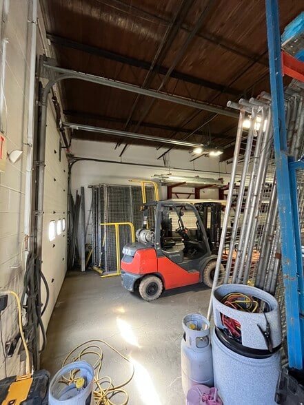 More Photos Of 108 Clematis Ave, Waltham Unknown For Lease