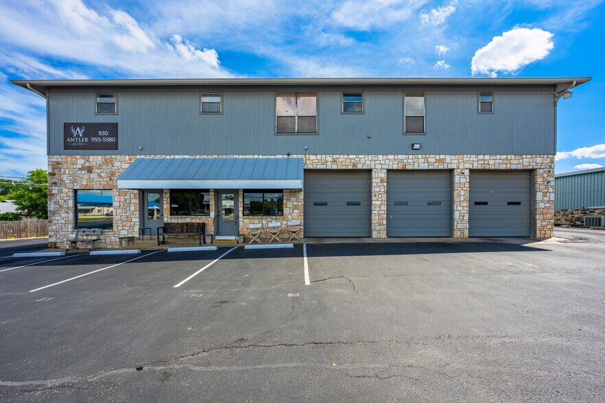 More Photos Of 1903 Junction Hwy, Kerrville Auto Repair For Sale
