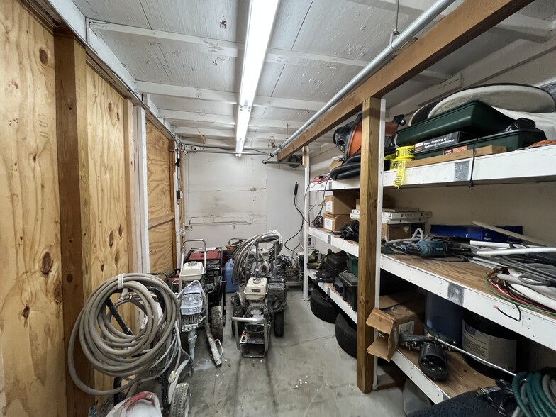 More Photos Of 12155 Metro Pky, Fort Myers Showroom For Lease