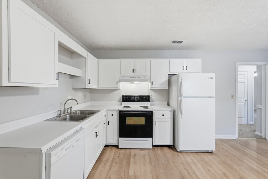 More Photos Of 97 Ivey St, Richmond Hill Apartments For Sale