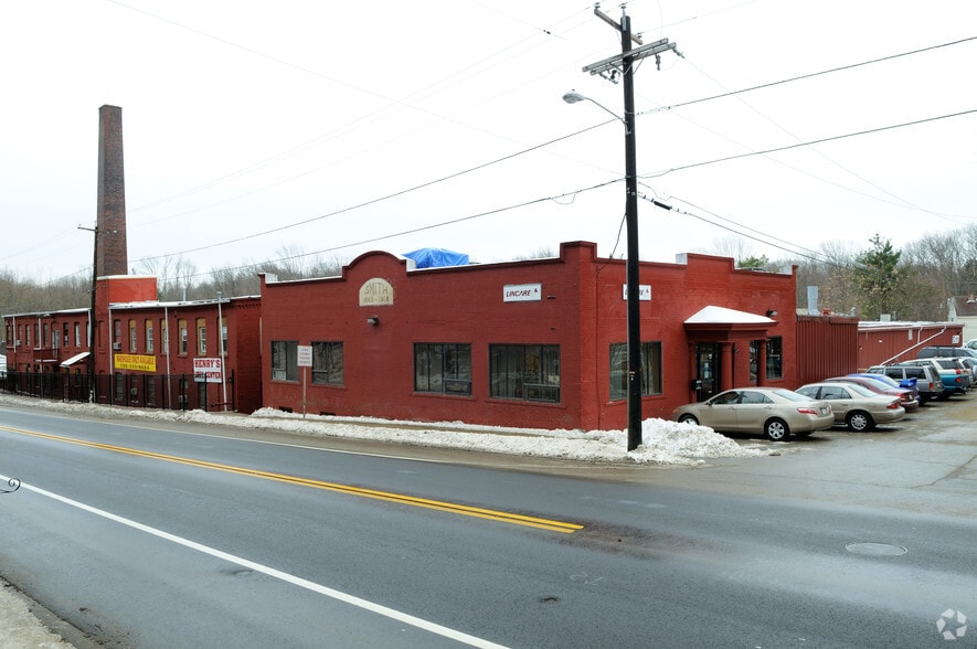 More Photos Of 21-69 S Main St, Leicester Service For Lease