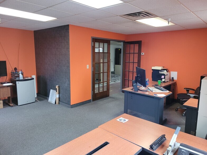 More Photos Of 400 Commerce Ct, Vadnais Heights Manufacturing For Sale