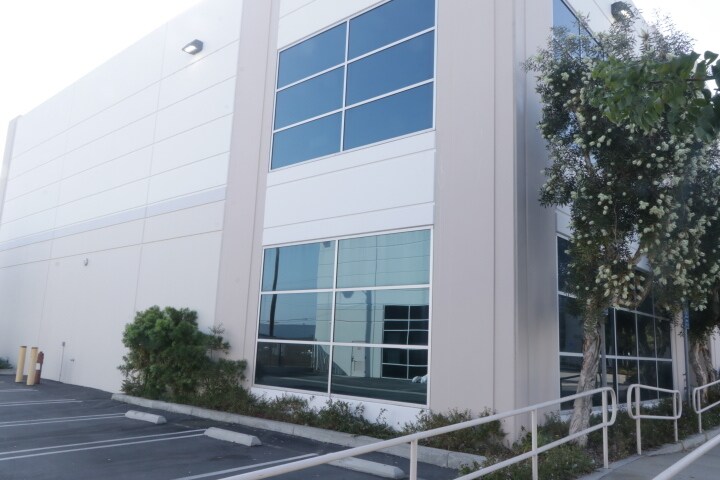 More Photos Of 2816 Columbia St, Torrance Light Distribution For Lease