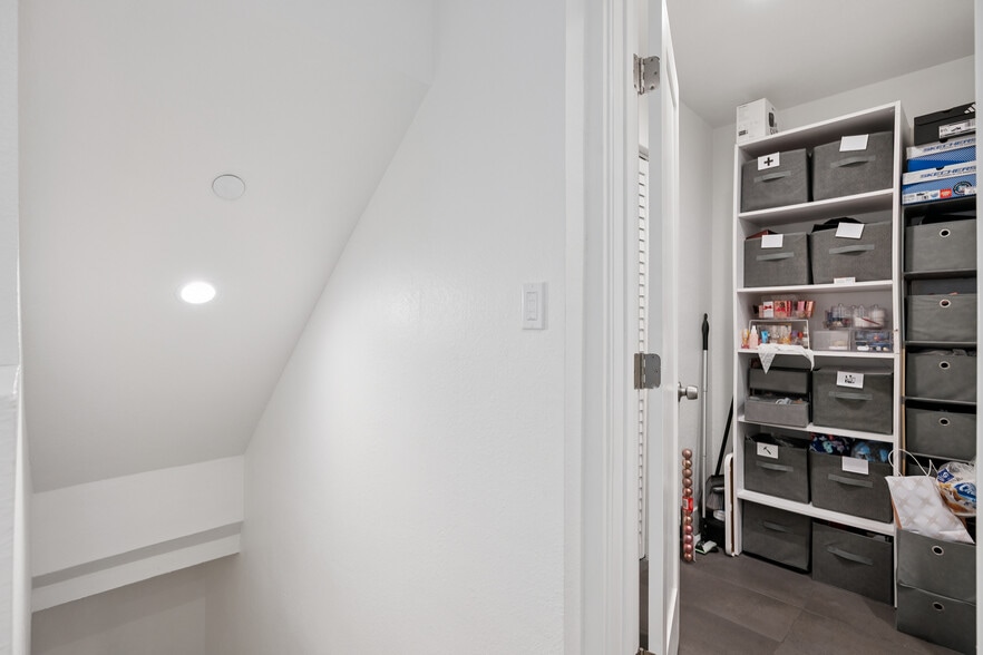 More Photos Of 250 Red Hill Ave, San Anselmo Apartments For Sale