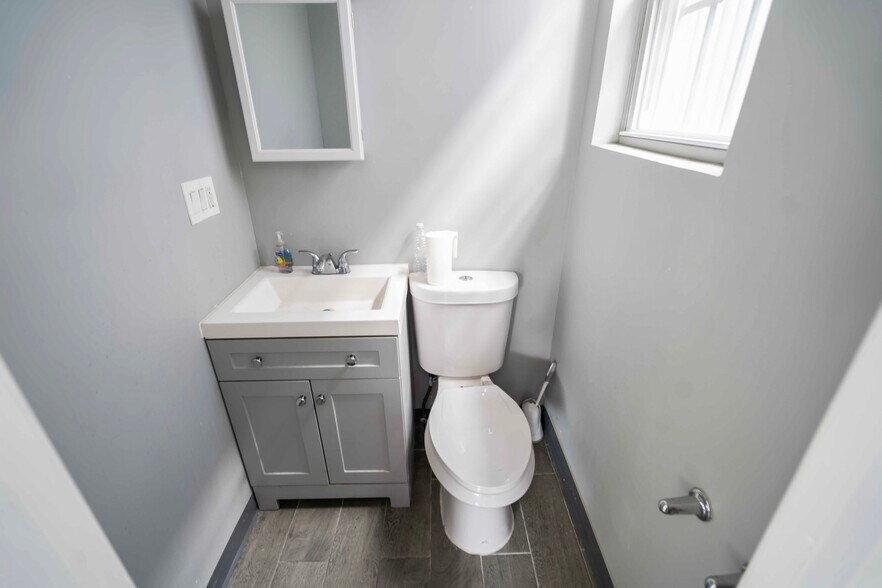 More Photos Of 507 Eagle Ave, West Hempstead Freestanding For Sale