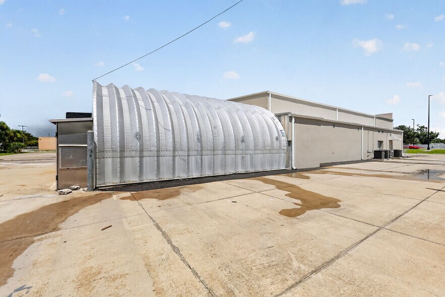 More Photos Of 3319 13th St, Saint Cloud Warehouse For Sale