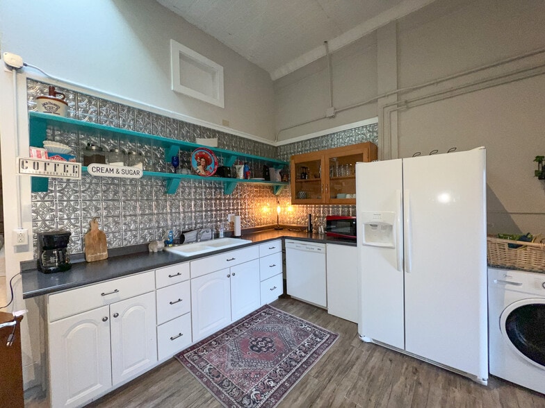 More Photos Of 114 N 5th St, Alpine Storefront For Sale