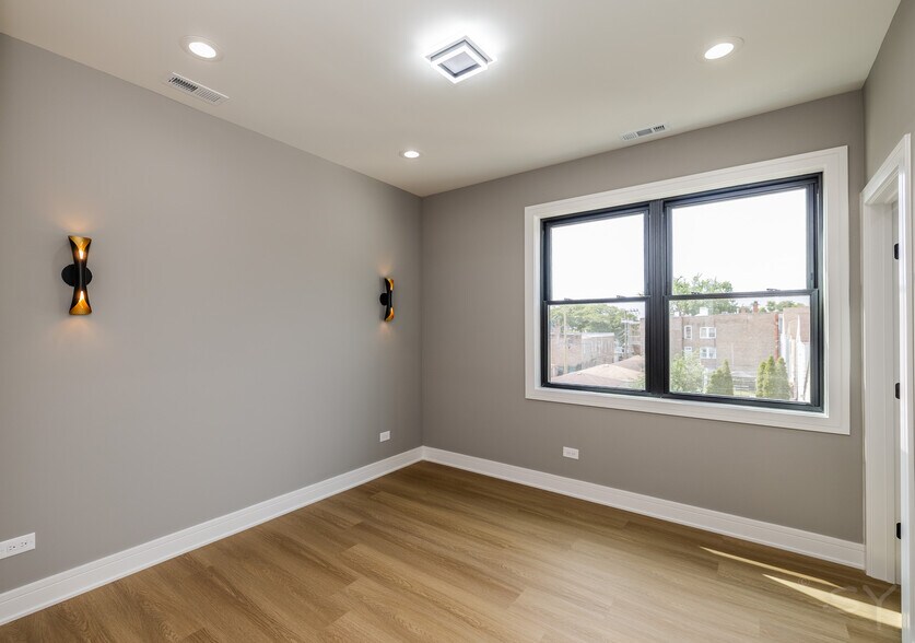 More Photos Of 3018 Polk st, Chicago Apartments For Sale