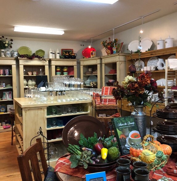 More Photos Of 225 SE 21st St, Grand Rapids Storefront Retail Office For Sale