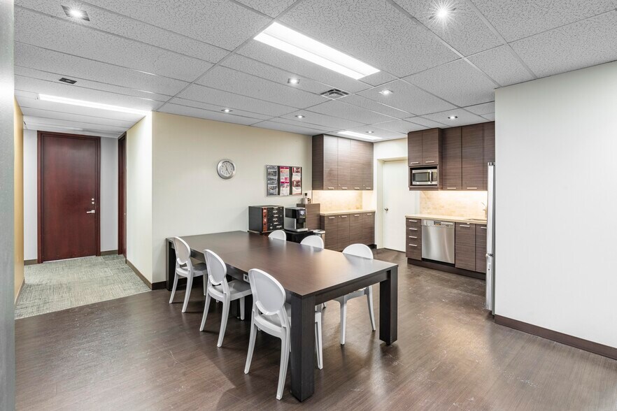 More Photos Of 1200 Av Mcgill College, Montréal Coworking Space