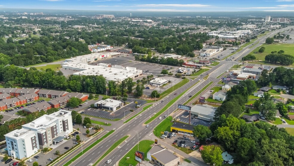 More Photos Of 2719 McFarland Blvd E, Tuscaloosa General Retail For Lease