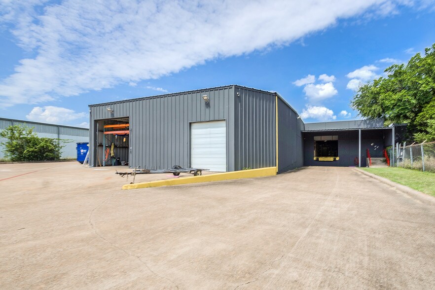 More Photos Of 4510 Duncanville Rd, Dallas Distribution For Sale