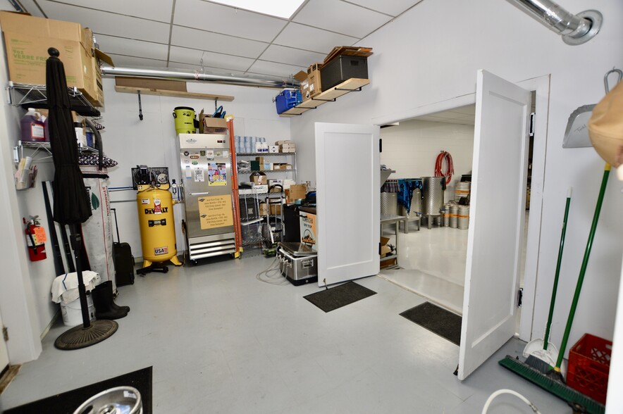 More Photos Of 315 1/2 N Main St, Gunnison General Retail For Sale