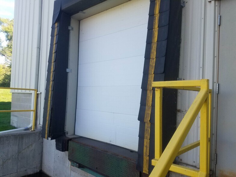 More Photos Of 2208 Trott Ave SW, Willmar Flex For Sale