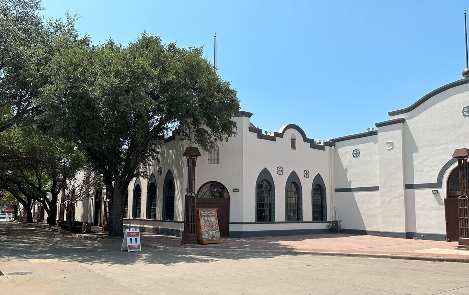 More Photos Of 2501-2519 Rodeo Plz, Fort Worth Storefront For Lease