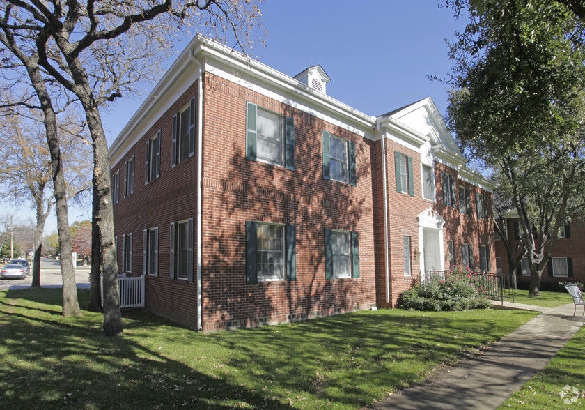 Primary Photo Of 2017 E Lamar Blvd, Arlington Medical For Lease